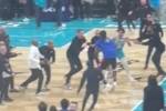 谁的鞋掉啦？斯图尔特上前&ldquo;偷袭&rdquo;布里奇斯 现场爆了一地装备